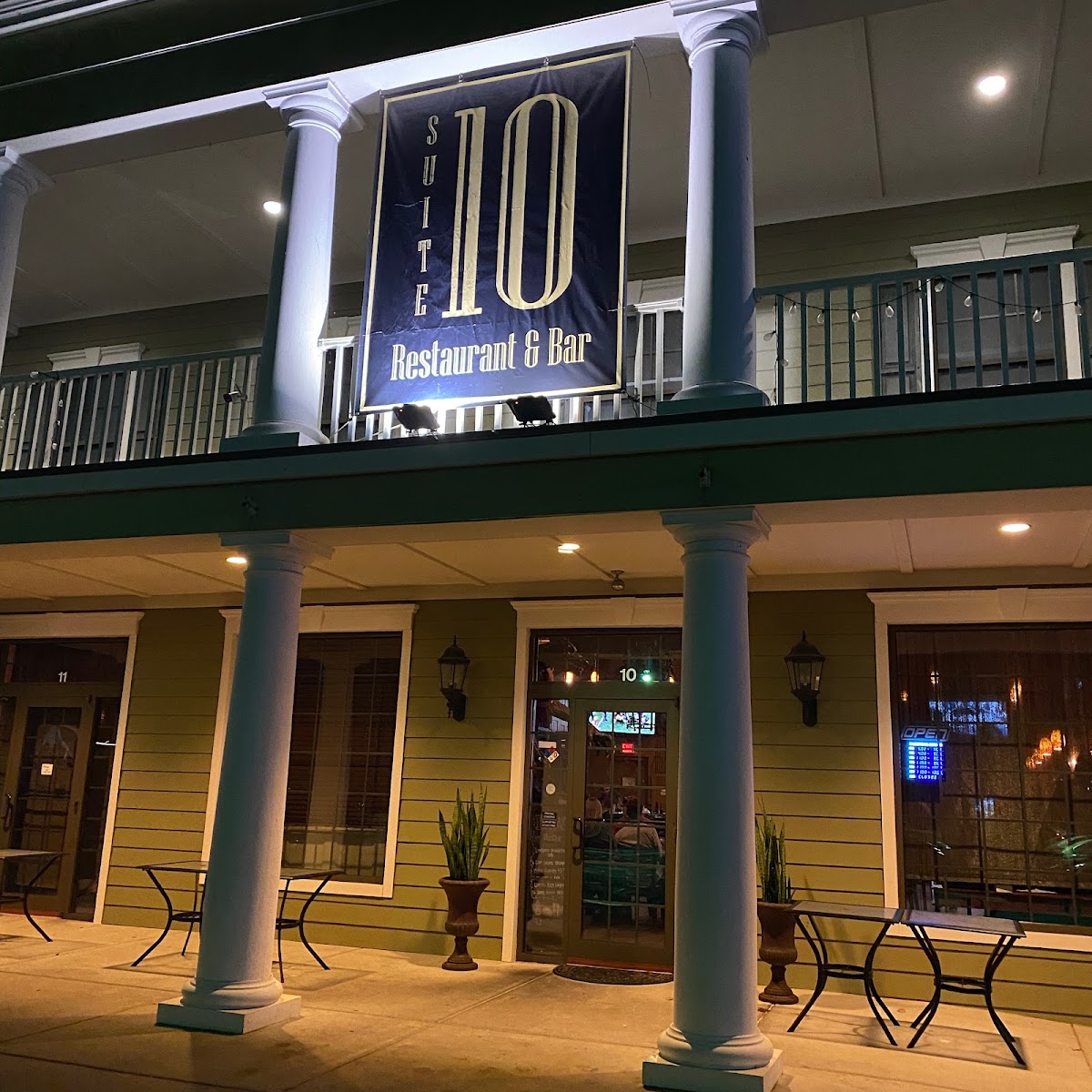 Suite 10 Restaurant & Bar